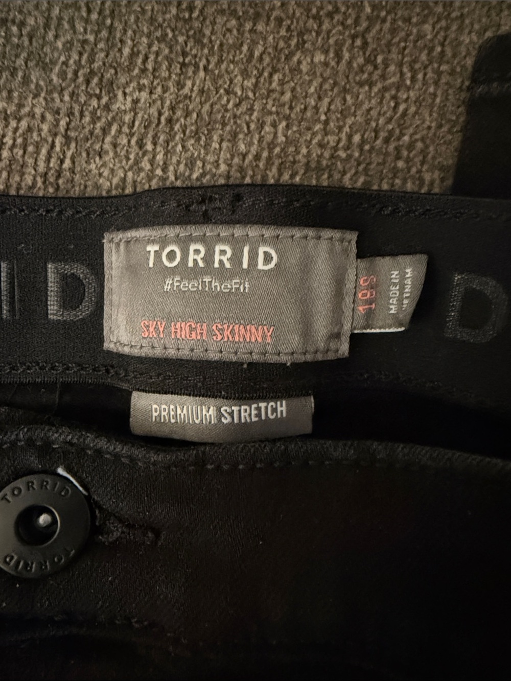 torrid Black Sky High Skinny Jeans (18 S) - Picture 3 of 5